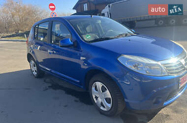 Хэтчбек Dacia Sandero 2008 в Дубно