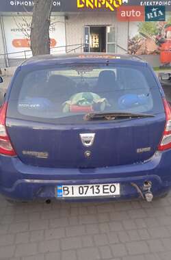 Хэтчбек Dacia Sandero 2009 в 