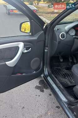 Хэтчбек Dacia Sandero 2009 в 