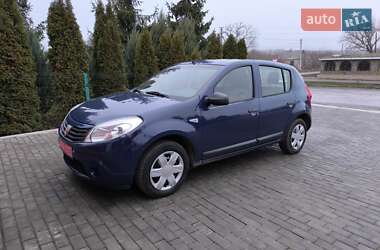 Хэтчбек Dacia Sandero 2009 в Доброполье