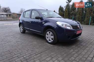 Хэтчбек Dacia Sandero 2009 в Доброполье