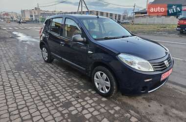 Хэтчбек Dacia Sandero 2010 в Калуше