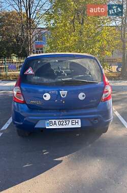 Хэтчбек Dacia Sandero 2009 в Новоукраинке