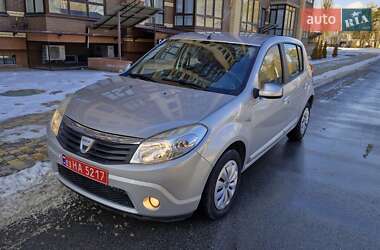 Хэтчбек Dacia Sandero 2009 в Чернигове