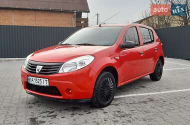 Хэтчбек Dacia Sandero 2009 в Виннице