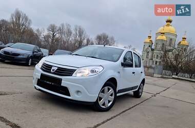 Хетчбек Dacia Sandero 2011 в Дніпрі