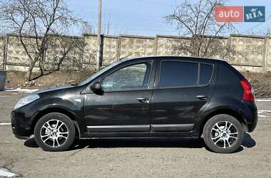 Хэтчбек Dacia Sandero 2009 в Ровно