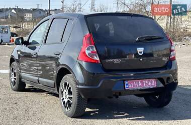 Хэтчбек Dacia Sandero 2009 в Ровно