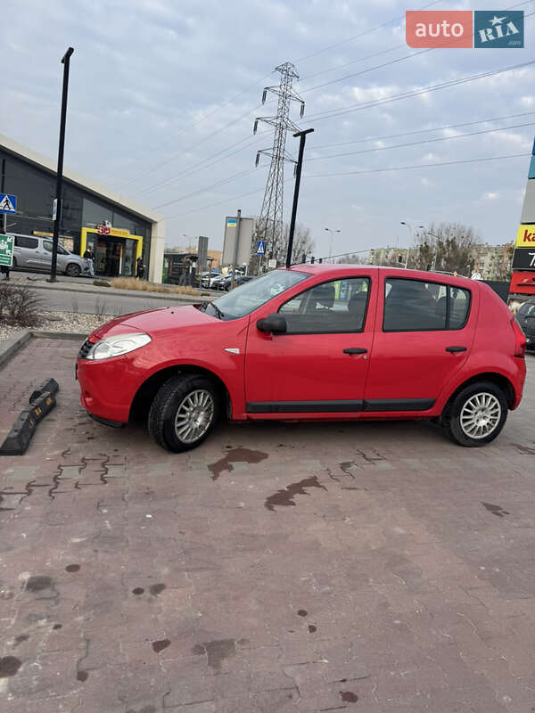 Хэтчбек Dacia Sandero 2009 в Киеве
