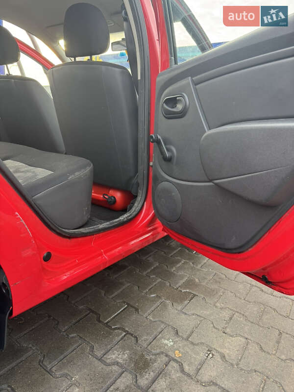 Хэтчбек Dacia Sandero 2009 в Киеве