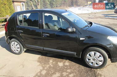 Хетчбек Dacia Sandero 2011 в Чернігові