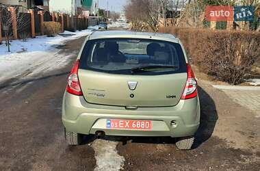 Хэтчбек Dacia Sandero 2009 в Чернигове