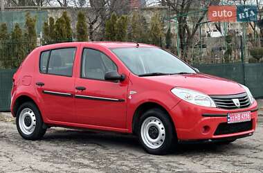 Хэтчбек Dacia Sandero 2009 в Ровно