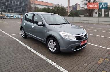 Хетчбек Dacia Sandero 2009 в Луцьку