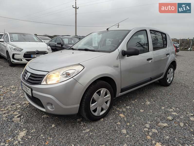 Хэтчбек Dacia Sandero 2011 в Ровно