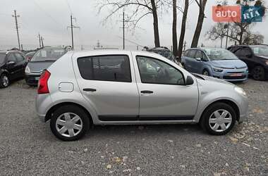 Хэтчбек Dacia Sandero 2011 в Ровно