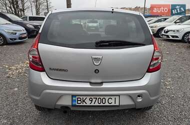 Хэтчбек Dacia Sandero 2011 в Ровно