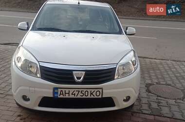 Хэтчбек Dacia Sandero 2009 в Ровно