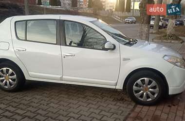 Хэтчбек Dacia Sandero 2009 в Ровно