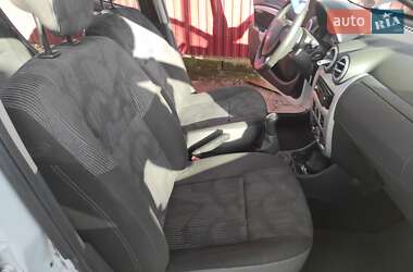 Хэтчбек Dacia Sandero 2010 в 