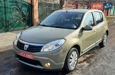 Хетчбек Dacia Sandero 2009 в Чернігові