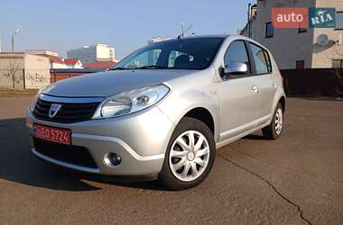 Хэтчбек Dacia Sandero 2010 в Чернигове