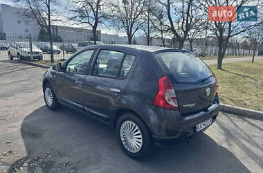 Хэтчбек Dacia Sandero 2008 в Киеве