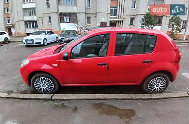 Хэтчбек Dacia Sandero 2009 в 