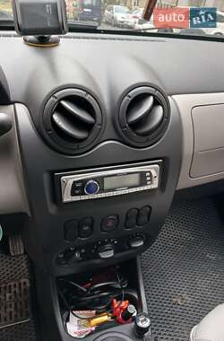 Хэтчбек Dacia Sandero 2009 в 