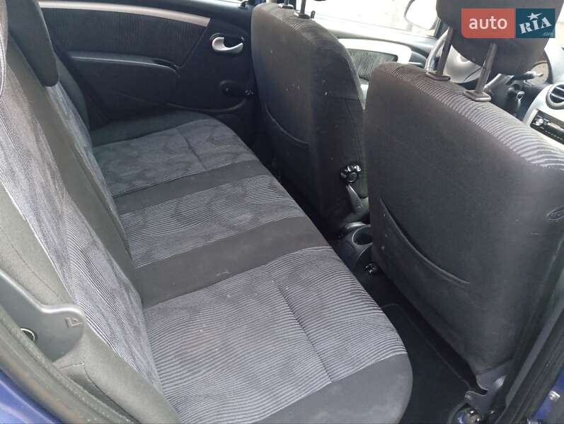 Хэтчбек Dacia Sandero 2008 в Вознесенске