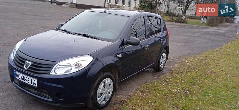 Хетчбек Dacia Sandero 2011 в Іршаві