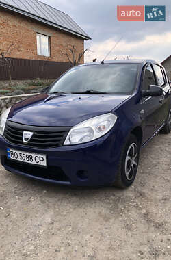 Хэтчбек Dacia Sandero 2009 в 