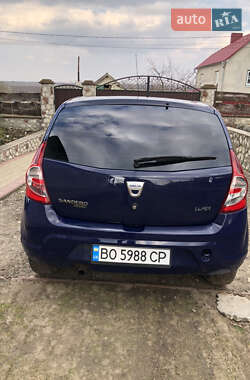 Хэтчбек Dacia Sandero 2009 в 