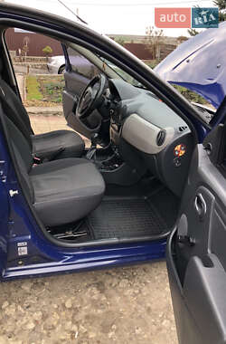 Хэтчбек Dacia Sandero 2009 в 