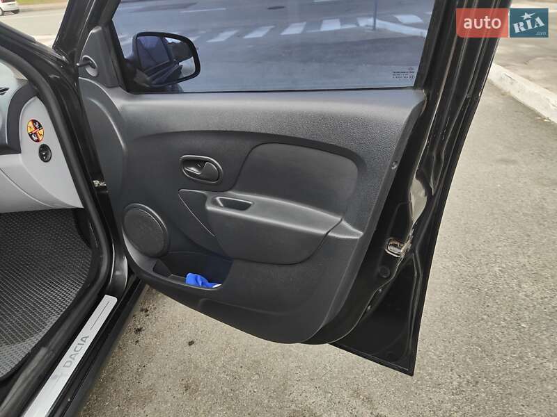 Хэтчбек Dacia Sandero 2014 в Киеве