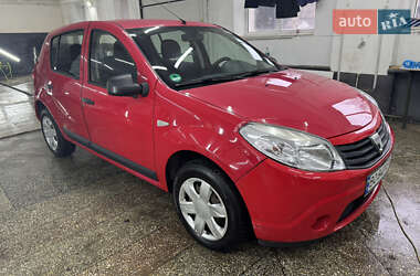 Хэтчбек Dacia Sandero 2009 в 