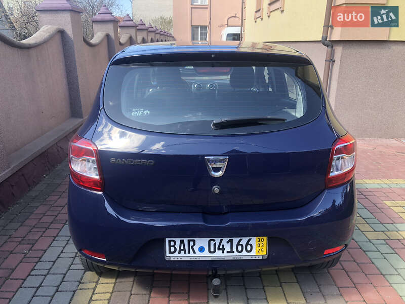 Хэтчбек Dacia Sandero 2014 в Ровно