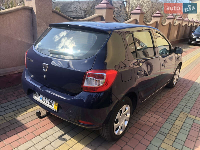 Хэтчбек Dacia Sandero 2014 в Ровно
