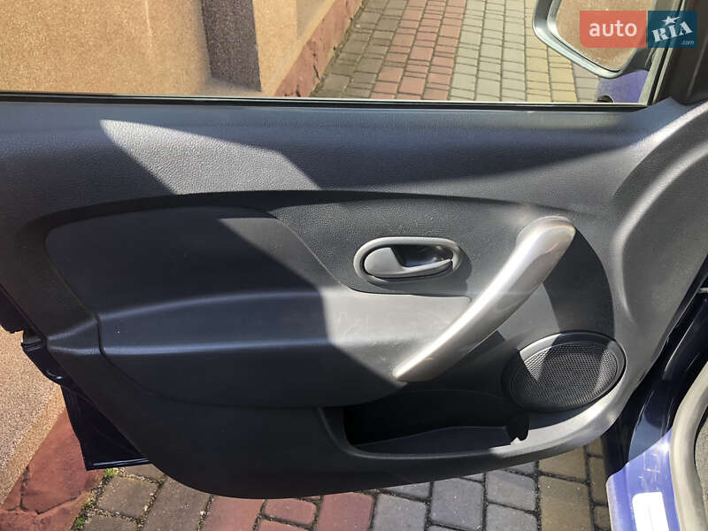 Хэтчбек Dacia Sandero 2014 в Ровно