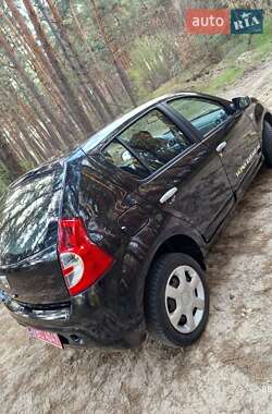 Хэтчбек Dacia Sandero 2011 в 