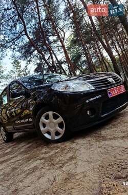Хэтчбек Dacia Sandero 2011 в 