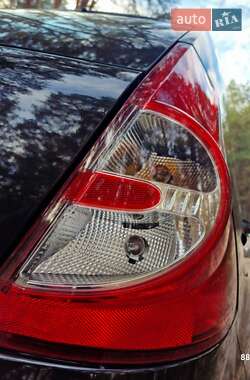 Хэтчбек Dacia Sandero 2011 в 