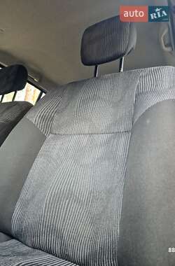 Хэтчбек Dacia Sandero 2011 в 