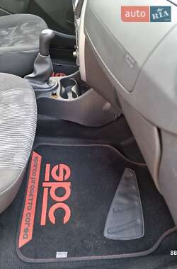 Хэтчбек Dacia Sandero 2011 в 