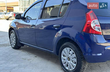Хэтчбек Dacia Sandero 2009 в 