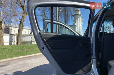 Хэтчбек Dacia Sandero 2008 в 