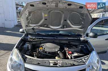Хэтчбек Dacia Sandero 2008 в 
