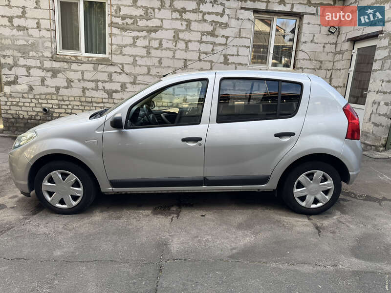 Dacia Sandero 2011