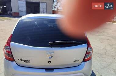 Хэтчбек Dacia Sandero 2009 в 
