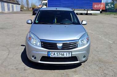 Хэтчбек Dacia Sandero 2009 в 